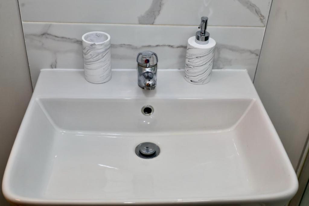 Aqua Dreams - Serviced Luxury Modern Belfast City Centre 2 Bed Apartment Luaran gambar